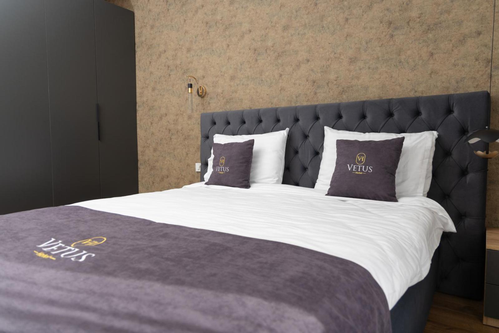 Vetus Hotel Pristina Exterior photo