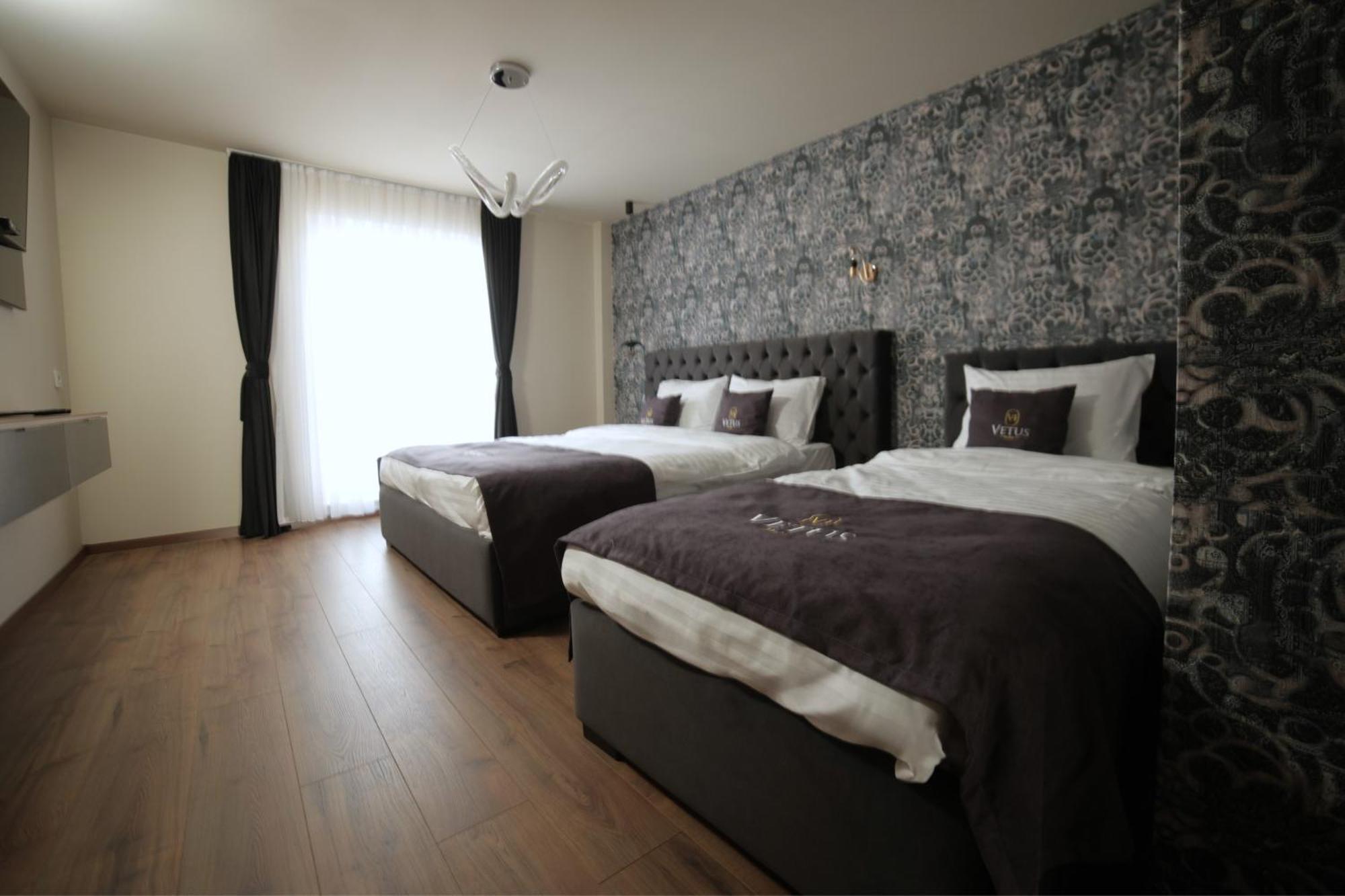 Vetus Hotel Pristina Exterior photo