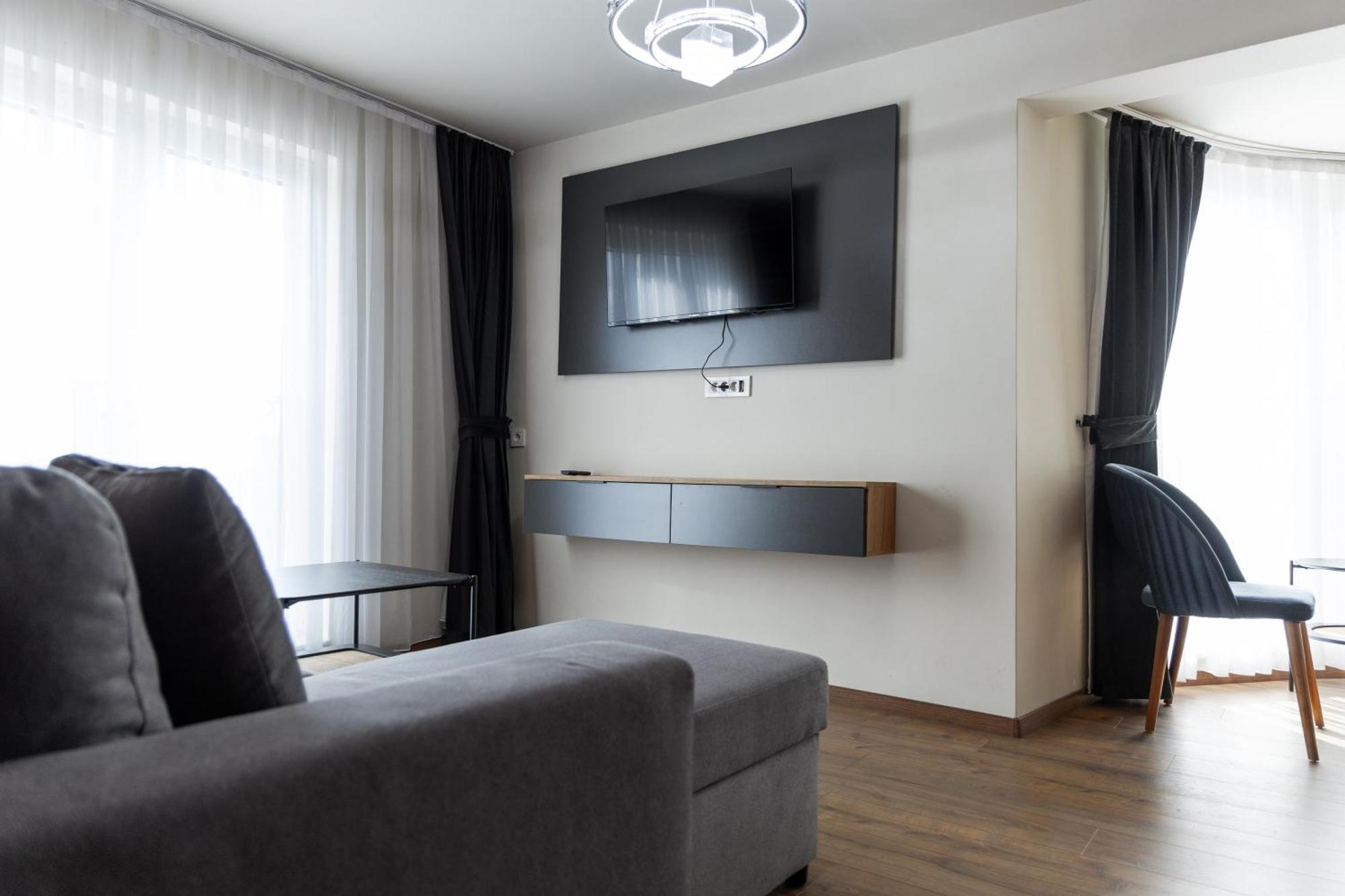 Vetus Hotel Pristina Exterior photo